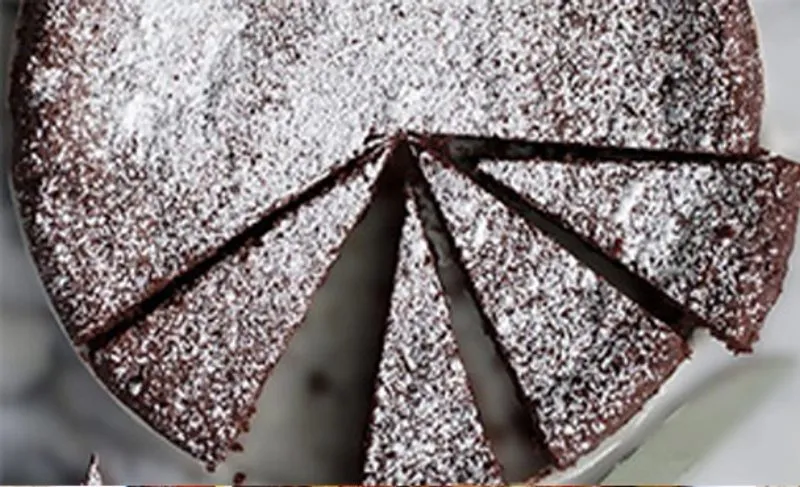 Caprese chocolate almond cake – cooking class in Milan