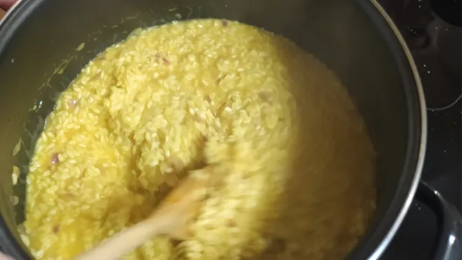 Risotto alla milanese – cooking class in Milan